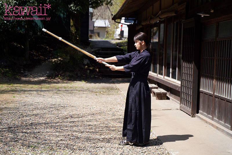 森林の恵みを感じ、豊かな自然に育まれた、汚れなき子は、実は濃厚おじさんとエッチがしたい! 山梨県の過疎地で、お爺ちゃんと2人暮らしの女の子AVデビュー 柊みおりのサンプル画像6