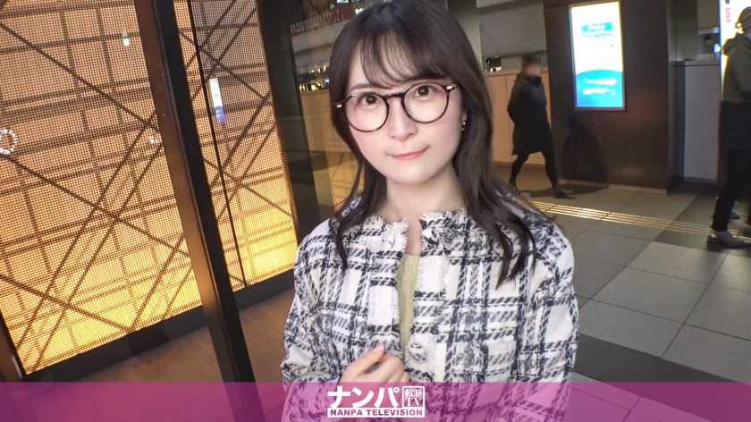 マジ軟派、初撮。 2191 イチゴをエサにメガネが似合う色白の真面目系素人をナンパ!見た目に反して不倫経験あり!パンツの下はアナルまでビッチリの剛毛!真面目だから要求されるとアナルまでルまで舐めちゃう従順っぷり!最後は俺の練乳をお顔にお見舞いしてやったw