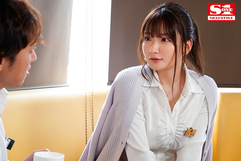 バイト先で出会った爆乳パート人妻とファミレス下衆不倫に没頭したボク 鷲尾めいのサンプル画像3