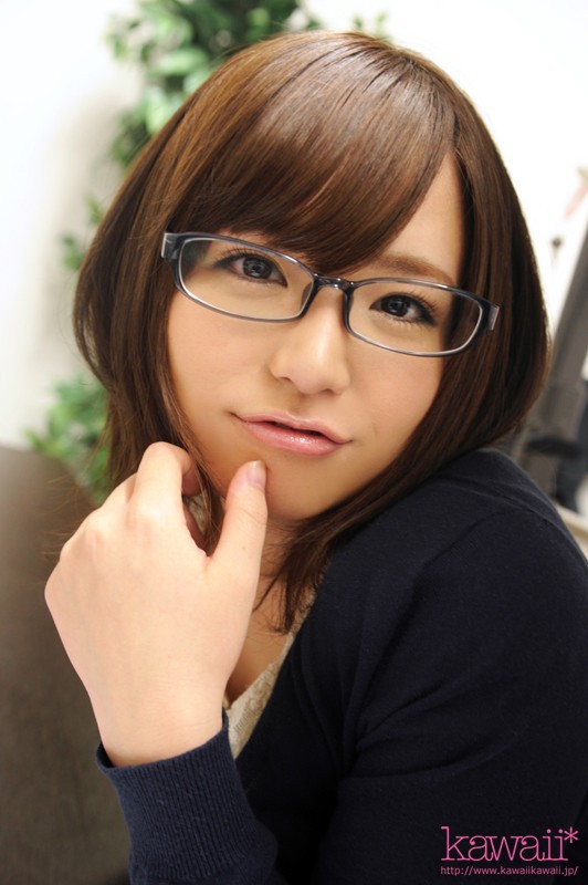 【品番 kwsr052】名古屋の19歳・塾講師 みゆき！メガネの奥に隠されたDカップ超えの巨乳と騎乗位テクニックレビューのサンプル画像1