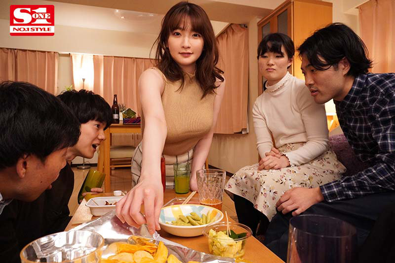 【品番 SSIS-438】鷲尾めい：Jカップ爆乳に溺れる「超密着同棲生活」。同棲1ヶ月の記念日に、甘えん坊な彼氏を赤ちゃんにする究極の癒やしレビューのサンプル画像1